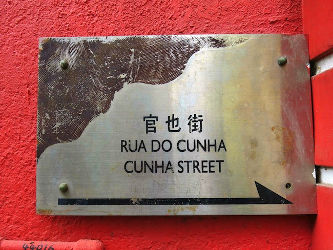 Rua Do Cunha Street Signage